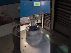 İyi bir titreşim önleyici ile Juranl kutusuna uygulanan metal kauçuk yay